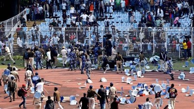 '조기 퇴장' 메시에 성난 인도 관중들...경기장 부서지고 조사위도 꾸려져