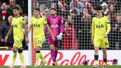 'SON은 대체 얼마나 이를 악물고 뛴 거냐' 밑천 다 드러난 토트넘의 콩가루 경기력, 비카리오 최악실수 노팅엄에 0-3 완패→11위 추락