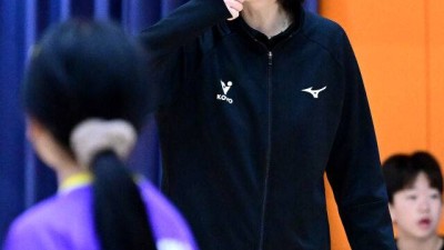 울먹이는 선수 안아주는 감독, 레전드의 배구 후반전...정대영의 끝나지 않은 배구 이야기 [유진형의 현장 1mm]