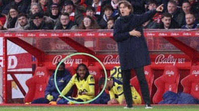 ‘캡틴’ 손흥민 나가니 본성 나온다…프랭크 감독 악수 패싱→이번엔 교체되자 옷 던지고 감독 노려봤다