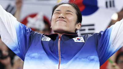 “절 믿어줘서 감사해” 안세영, 중국·일본 박살→역대급 GOAT 확정…사상 최초 ‘3년 연속 올해의 선수’ 싹쓸이 