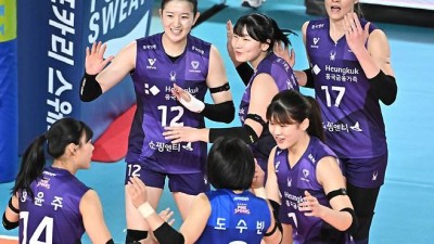 '서브 폭격 → 4세트 대역전' 천적이다…흥국생명, 최하위 정관장 잡고 연패 탈출[대전 리뷰]