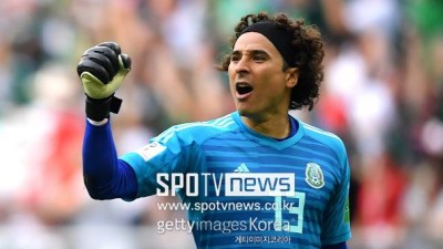 '韓 축구 절망적 소식' 멕시코 A매치 152경기 뛴 거미손 GK 대표팀 복귀 가능성 열렸다...발탁 고려 대상