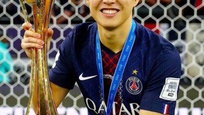 이강인 부상→2025년 OUT 확정적...제로톱 선발에도 불운한 부상, 그래도 웃으며 인터컨티넨탈컵 트로피 들어