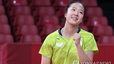 17세 신유빈 괴롭혔던 '62세 탁구 할머니', LA올림픽 노린다…훈련 중 팔 골절→8개월 만에 복귀