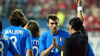 '맞아죽을 각오하고' 소신 발언!…이탈리아 심판 2002 16강 한국 편파 판정 이득? 틀린 판정 아냐, 토티 퇴장 맞아