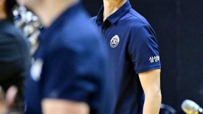 ‘10연패 충격’ 삼성화재, 김상우 감독 전격 자진사퇴…고준용 감독대행 체제 [공식발표]