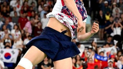 바람 변수, 미끄러운 코트도 못 막았다...안세영, 흔들림 끝에 또 '조별리그 지배'