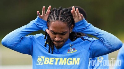 ‘옷 던지고 감독 노려봐’ 손흥민 떠나고 본성 나오자…프랭크 감독 “아직 25살, 그런 과정 통해 배우는 것”