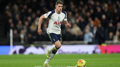'레알 마드리드 스카우터 극찬 받았다'…토트넘 센터백 영입설 '연봉 2배 제안 재계약 추진'