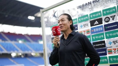 ‘디펜딩 챔피언’ 울산 부임 후 ‘강등권’ 추락…김판곤 감독, ‘주장’ 이청용 데리고 말레이시아 복귀?→현지 매체 주장