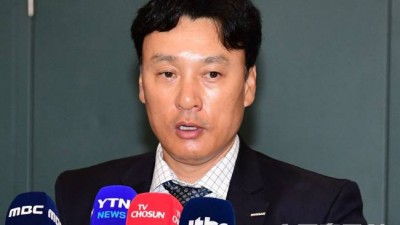 '계약 기간 남기고 자진 사퇴' 통역도 필요 없다, 전설은 왜 다시 코치가 됐나