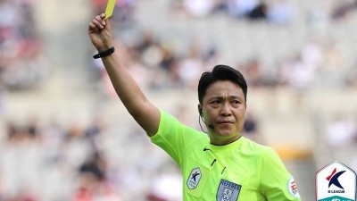 '오심 논란' 이동준 심판, 프로축구심판협의회 회장 연임 '찬성률 91.7%'