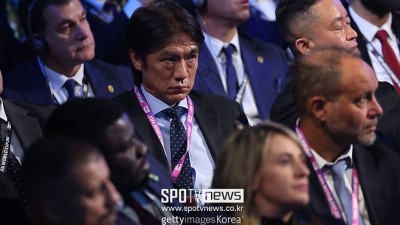 韓 축구 역대급 만드나…FIFA 랭킹 61위 정치권에 흔들린다 → 남아공 16강 탈락에 현지 장관 이런 공격력 용납 못해