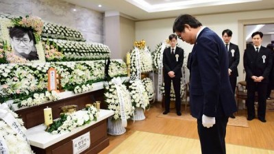 故 안성기, 문체부장관 직접 조문... 금관문화훈장 추서로 남긴 '국민 배우'의 마지막 예우