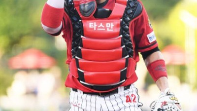 25억 계약 마지막 해, KIA 여전히 대체자 없다…또 다년계약 카드 꺼내야 할까