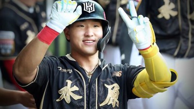 ‘신인왕’ 안현민 연봉 445.5% 껑충…구단 역대 최고 인상률