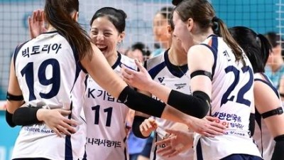 1승8패→사령탑 교체→10승3패 ‘고공 질주’…IBK기업은행, GS칼텍스 꺾고 5연승, 다시 불붙은 ‘3위 싸움’