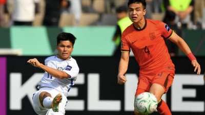 中 '늪 축구' GK 슈퍼세이브 폭발…'韓 2-0 누른' 우즈베키스탄 상대로 전반 0-0 선방