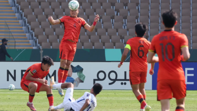 [442.review] ‘中 극단적 전원 수비 통했다’ 한국 꺾은 우즈벡에 승부차기 끝 승리…‘4강서 김상식의 베트남과 격돌’