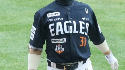 'FA 미아 대위기' 손아섭 '현역 은퇴 고려', '사인 앤드 트레이드', '잔류'... AI가 직접 전망 밝혔다