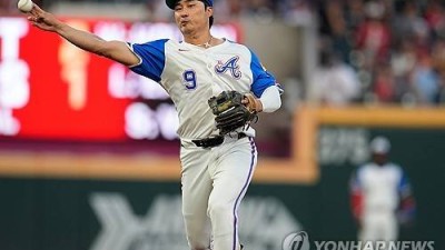 빙판길서 미끄러진 김하성, 손가락 힘줄 파열…4~5개월 결장 예고