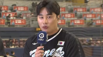 '어떻게 이런 일이' 빙판길에 넘어진 김하성, 손가락 힘줄 파열로 5개월 OUT...개막전+WBC 출전 물거품