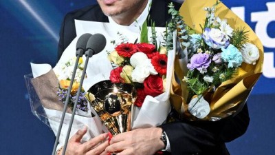 韓 야구선수 최고, 말도 안 되는 일 벌어진다 어떻게 40대에 홀드왕→FA 대박→국대 발탁 꿈 이루나…감독도 할 말 잃었다 [MD인천공항]