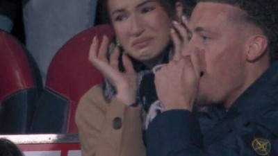 '아빠, 오빠 어떡해…' 판 페르시 딸의 눈물… 페예노르트, 황인범 시즌 1호 골+판 페르시 아들 멀티 골에도 3-4 패