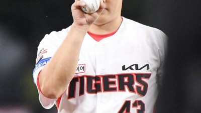 'ERA 6.85' 의외의 연봉 인상, 깐깐한 KIA가 왜?…이 선수마저 없었으면 진짜 답 없었다