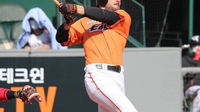 '한화에서 재계약 실패' KBO 출신 최고 야수, 드디어 낭보 떴다! 2년 연속 방출+무적 신세 설움, 조만간 털어내나?