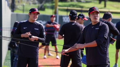 LG 2군 캠프에 41세 최고참, 38세 베테랑 투수가 왜? [IS 포커스]