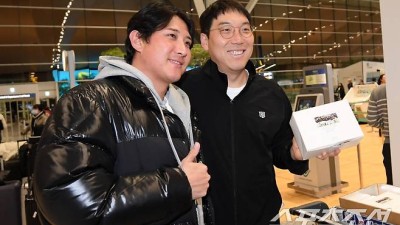 은퇴 번복? 새벽 공항 깜짝 손님 황재균, 더 놀란 이적생 김현수...'KT 의리'