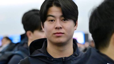 노시환 뺏고 싶어? 최소 180억!…한화, 다년계약 협상 중단 없다→KBO 최초 '연봉 10억' 이유 있네