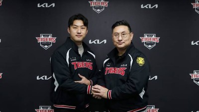 김재환 30억 거절하고 22억. 홍건희 15억 거절하고 7억 → 그들은 왜 두산을 떠났나. 이유 있는 페이컷