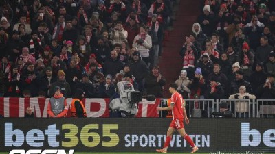 '김민재 퇴장' 지켜본 콤파니 바이에른 감독, 퇴장? 경기력은 이후에 더 마음에 들었다