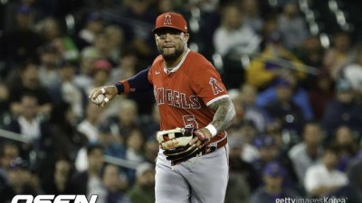 ‘KBO행 관심 있다’ 105홈런 3루수, 1년 400만 달러 계약→에인절스 잔류하다