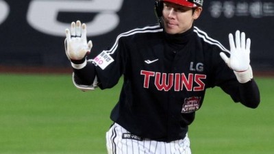 [공식발표] '다년계약설' 홍창기, 일단 20% 연봉 삭감 받고 캠프 떠난다... 송승기 277.8% 팀 내 최고 인상률 확정