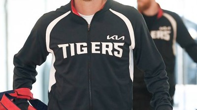 '29억 초특급 대우' 근데 다 어디 갔어? ML도 포기하고 왔더니…찬호 첫 타석 사구 조심해