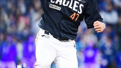 “너무 미워하지 않으셨으면”…한화 떠나는 ‘괘씸이’ 김범수의 마지막 인사