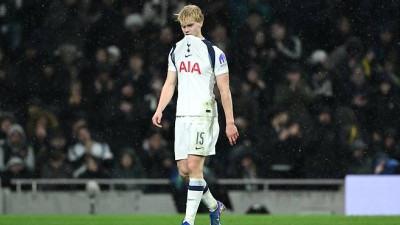“손흥민은 토트넘 역사상 가장 위대한 선수” 숨김없이 SON에 대한 존경심 드러냈던 어린 미드필더, 발목 부상으로 이탈 ‘최대 3개월 가능성’