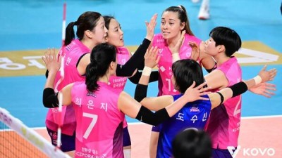 꼴찌 후보 맞아? '배구여제' 김연경도 기립박수, 흥국생명 정말 강해졌다! GS칼텍스 꺾고 2위로 전반기 마무리