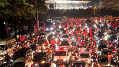 '10명이 싸워 한국 이겼다'…베트남은 국가적 축제, 새벽 3시에도 축하 행렬