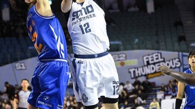 신장이 2m가 넘는데 뛰고 달린다…한국 농구를 이끌어야 할 빅맨들의 맞대결, 웃은 쪽은?