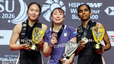 日 배드민턴 급조 페어, 결승 몇 시간 앞두고 의문에 부전패→시상대에 홀로 등장...그럼에도 웃었다 파트너 고열로 인한 기권, 너무나도 아쉬워