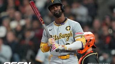 “다저스가 커쇼 이렇게 대했나?” 초대 못 받은 프랜차이즈 스타 분노 폭발, 이대로 은퇴 위기 몰리나