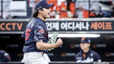 롯데, 마가 꼈나…김원중 최준용 이어 정철원까지 악재에 우는 ‘불펜 3총사’