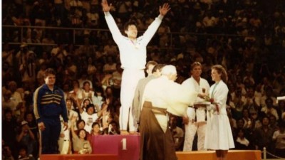 LA 금메달까지 내놨다… 하형주, '유도 인생' 통째로 기증