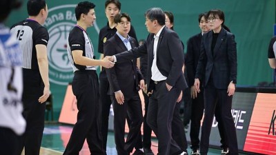 개망신, 예의가 없다 이례적 격노한 패장→오해하지 말았으면 승장... 경기 종료 11초 전, 도대체 무슨 일이