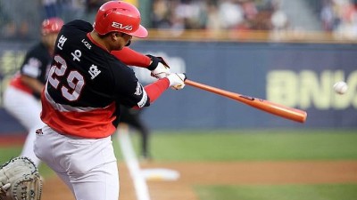 한화, KIA 보상선수 선택 임박···투수냐 거포냐